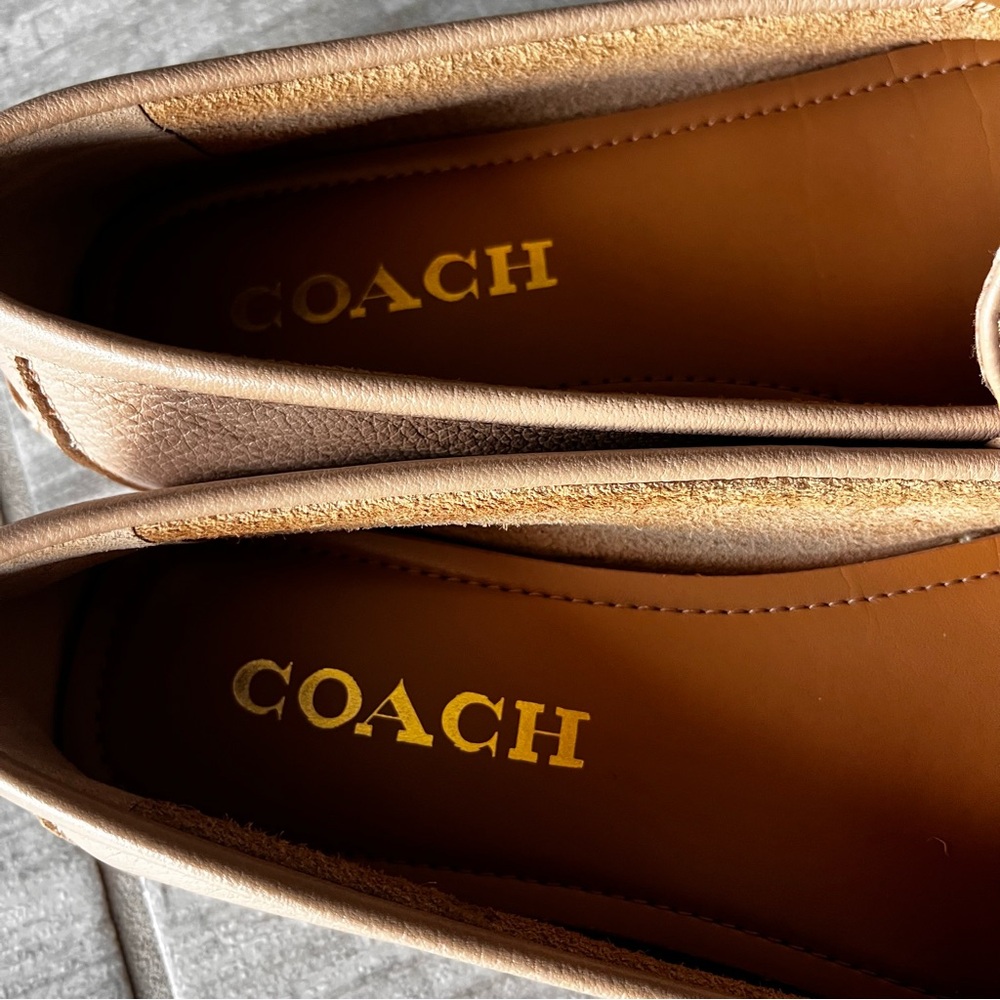 NWOT Coach Olive Women's Beige Leather Moccasin Loafers/ Gold Logo Bar-Size 6.5 - Picture 3 of 7